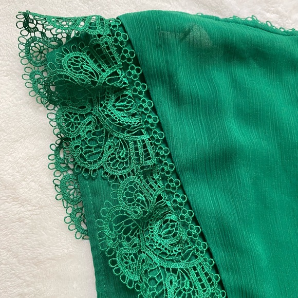 New Ted Baker Mixed Lace peplum SLVLS top💚I believe is a Small, see chart. - Picture 8 of 16